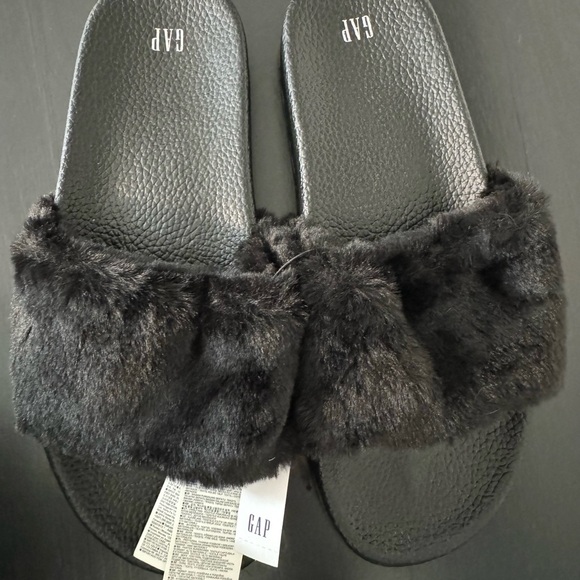 NWT GAP Faux-Fur Slides Size 8/9 - Picture 2 of 5